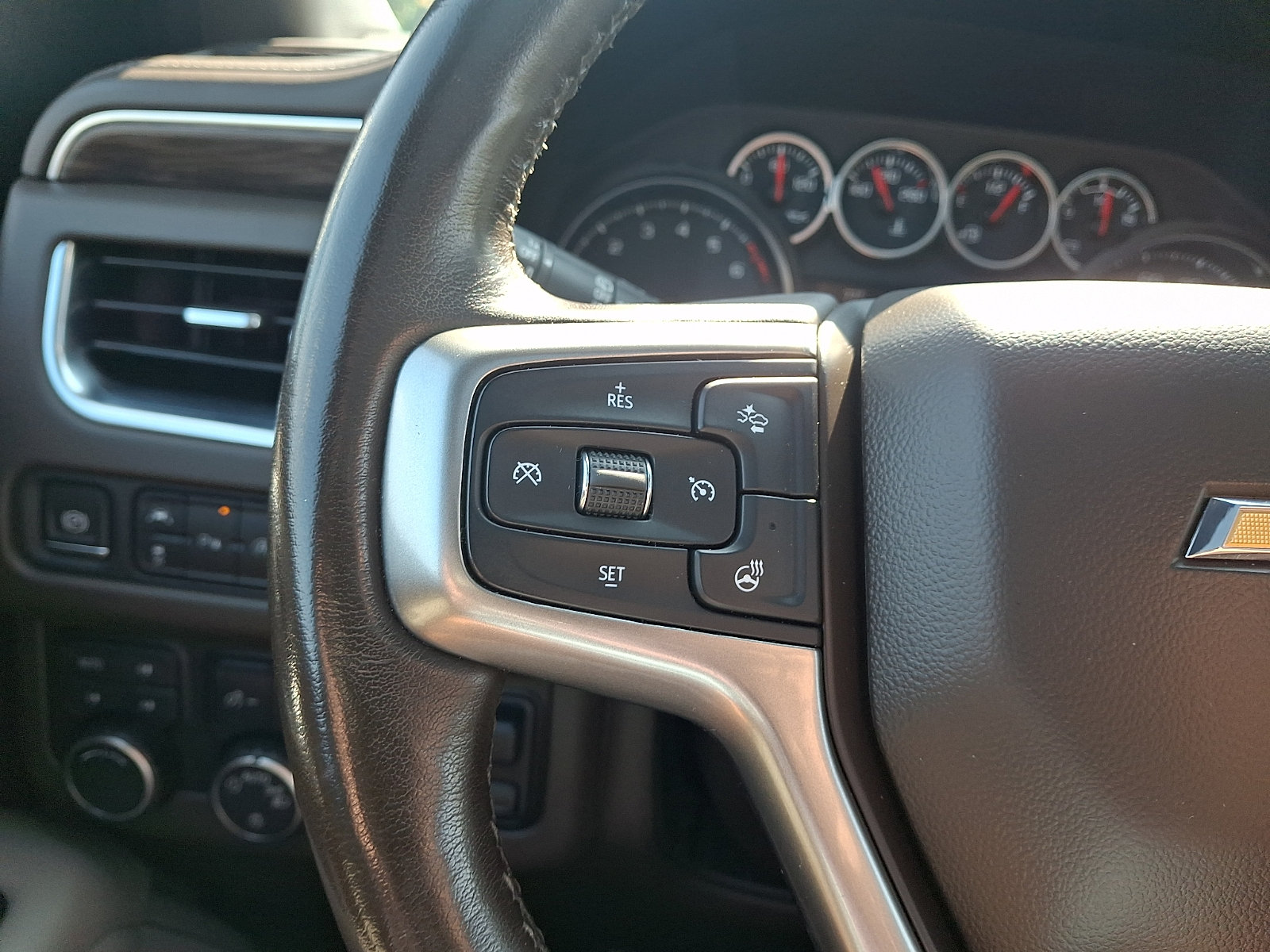 Used 2021 Chevrolet Tahoe LT w/ LT Signature Package AWD/4WD image 22