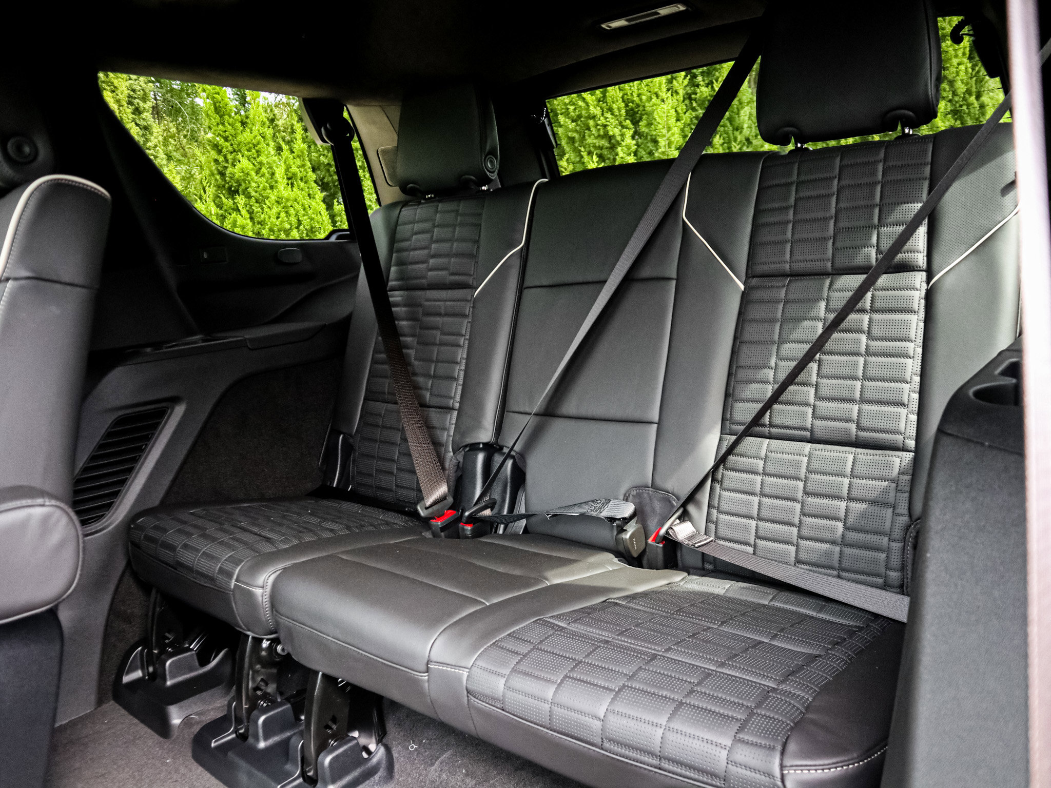 Used 2025 Cadillac Escalade Sport Platinum w/ LPO, ONYX Package image 32