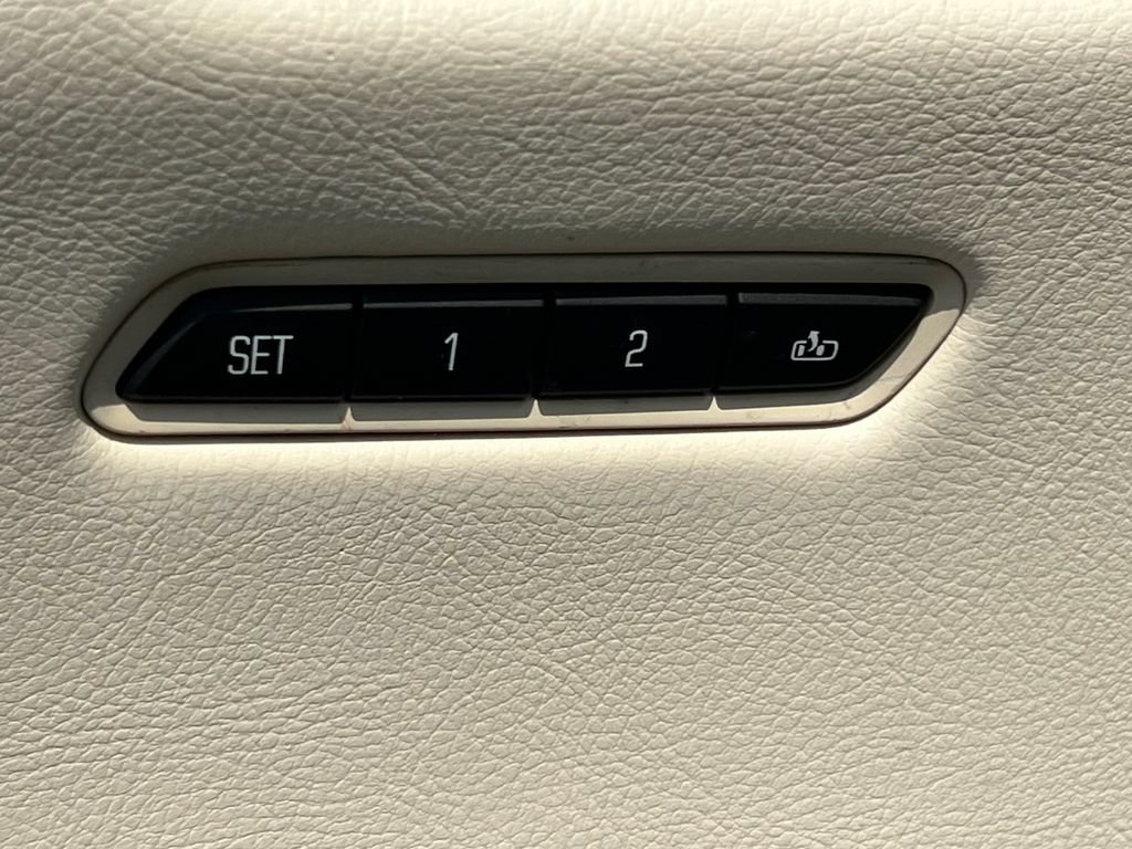 Used 2018 Cadillac XT5 Luxury w/ Driver Awareness Package AWD/4WD image 21