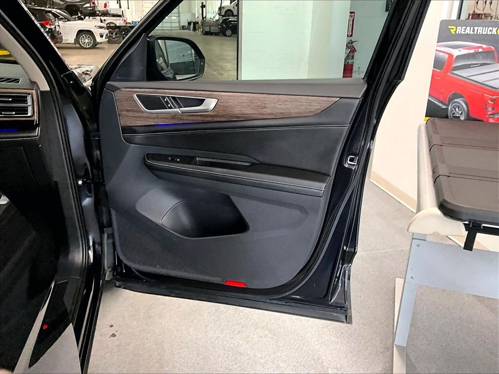Used 2024 Volkswagen Atlas SEL AWD/4WD image 12