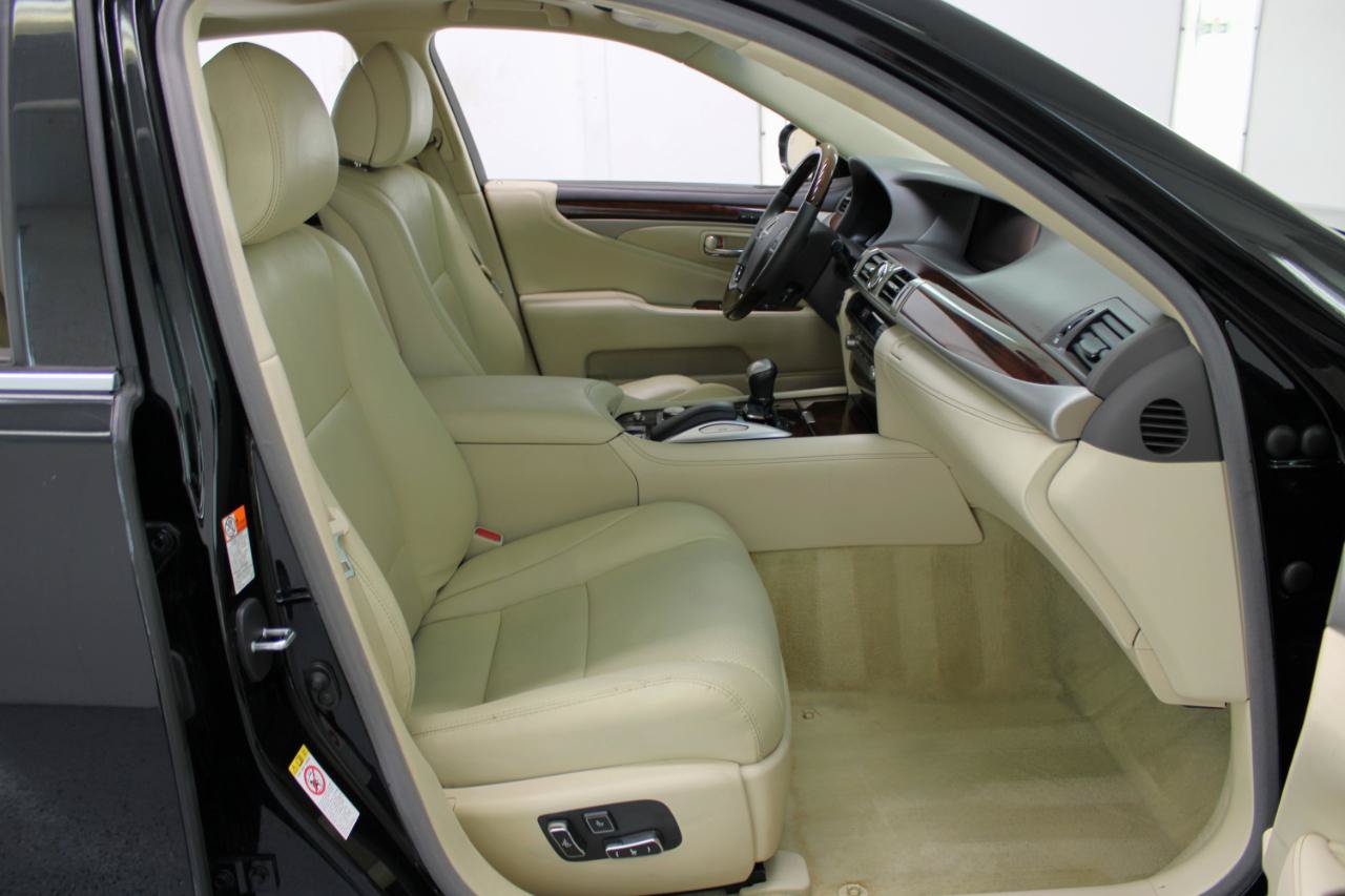 Used 2017 Lexus LS 460 w/ Comfort Package RWD image 47