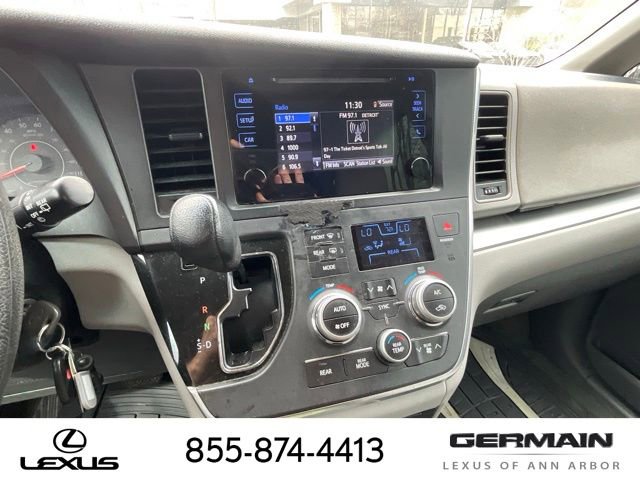 Used 2017 Toyota Sienna L image 18