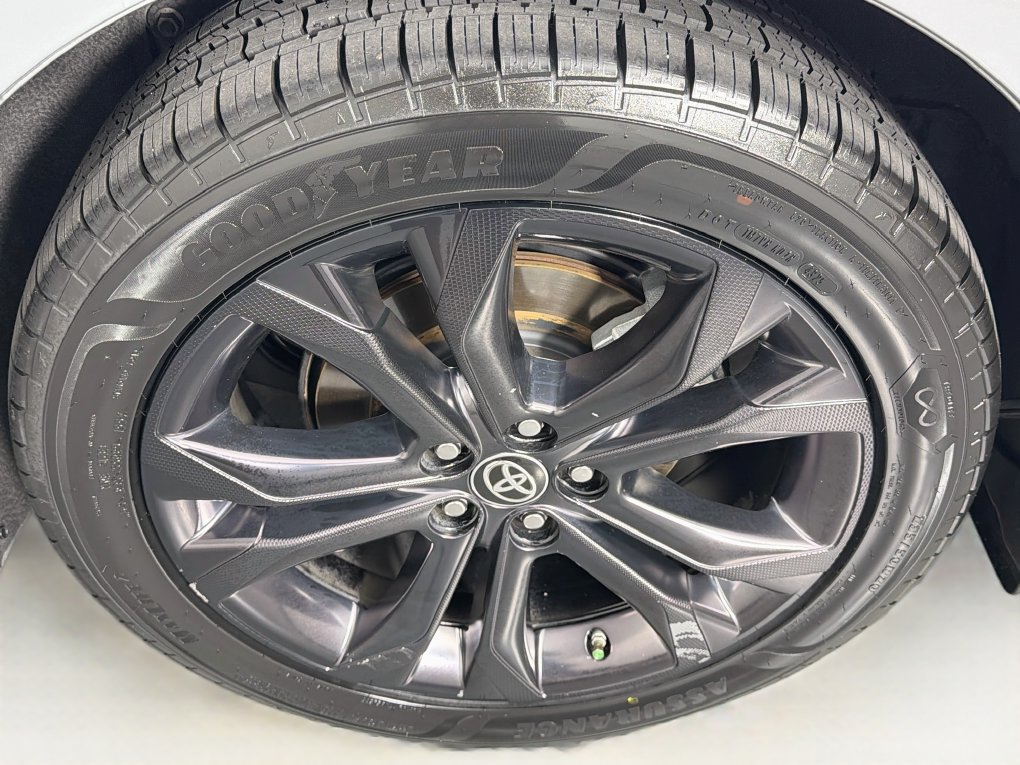 Used 2025 Toyota Sienna XSE w/ XSE Plus Package FWD image 32