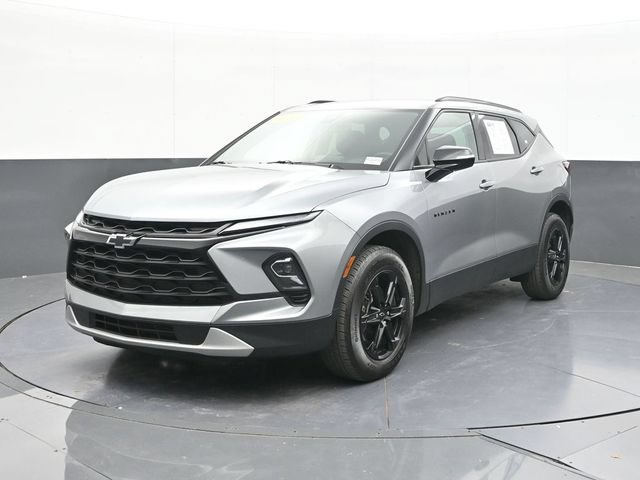 Used 2024 Chevrolet Blazer LT w/ Midnight/Sport Edition FWD image 3