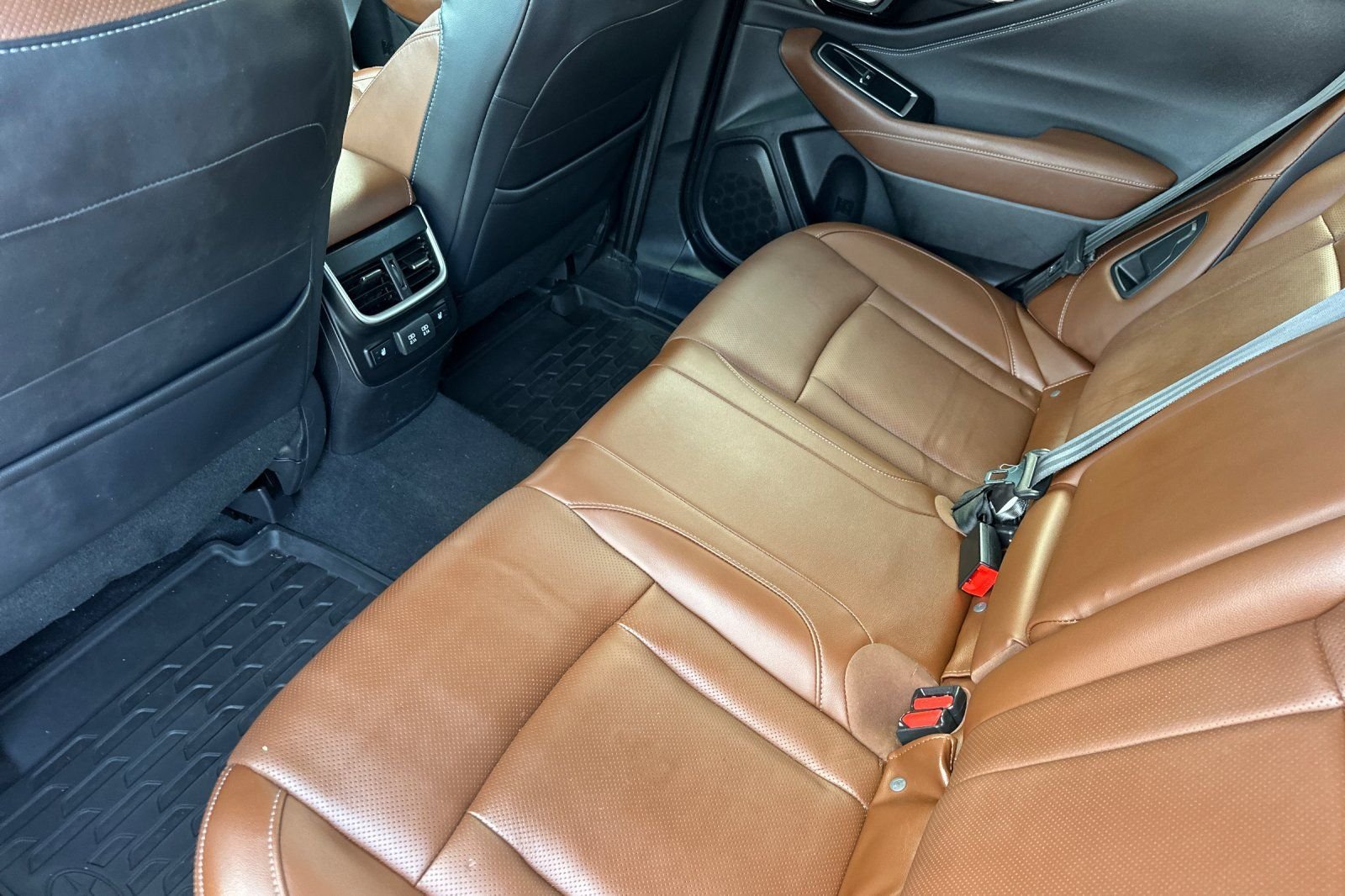Used 2020 Subaru Outback Touring AWD/4WD image 13