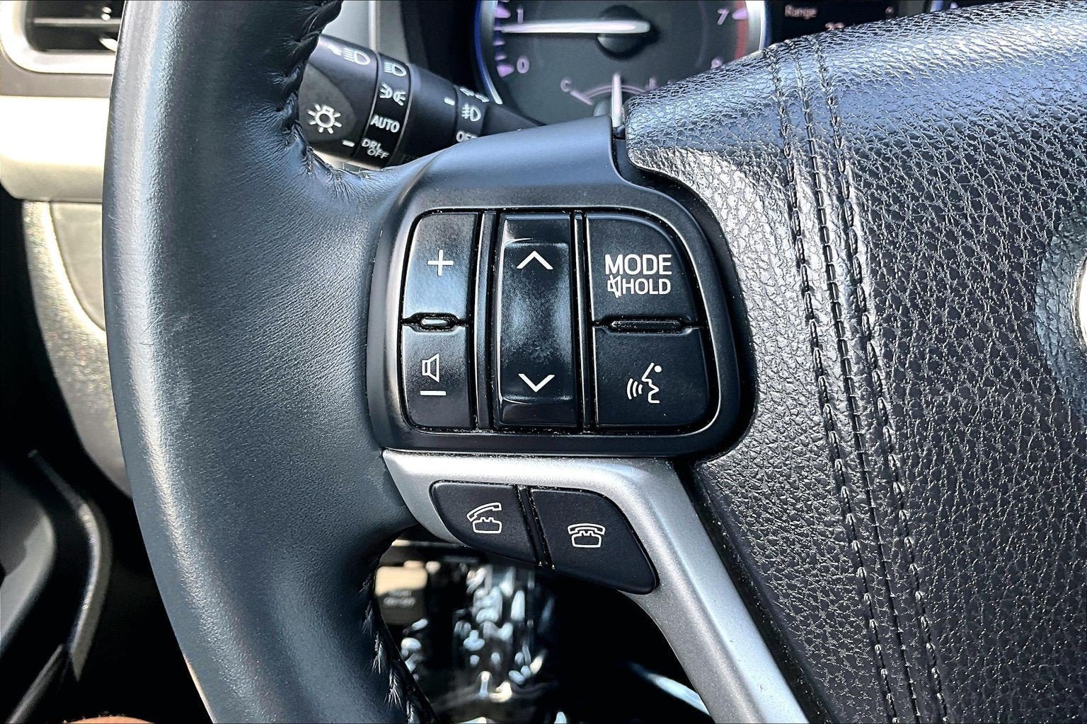 Used 2016 Toyota Highlander Limited AWD/4WD image 17