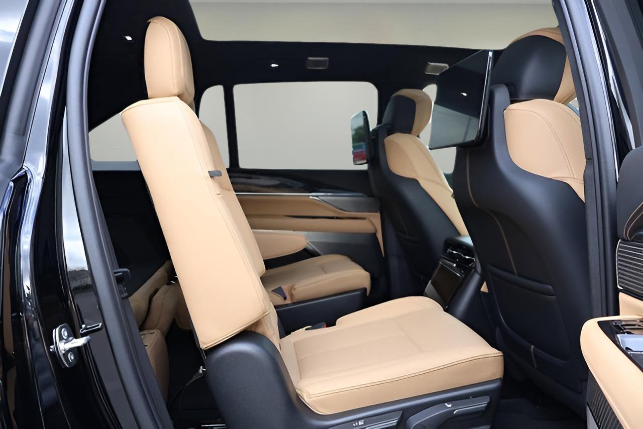 New 2025 Cadillac Escalade IQ Luxury 2 w/ LPO, Premium Carpet Package image 17