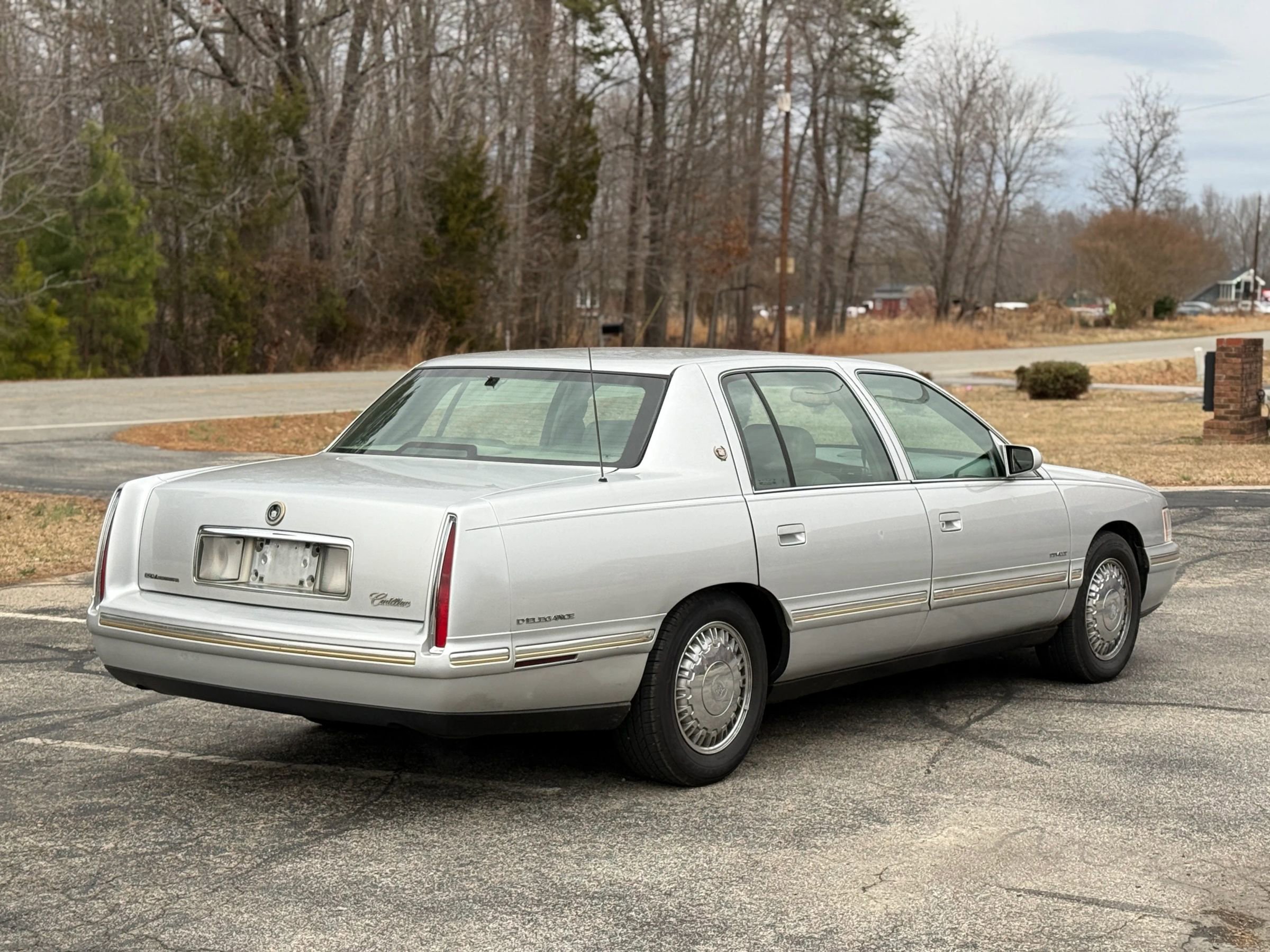Used 1999 Cadillac De Ville D'Elegance FWD image 3