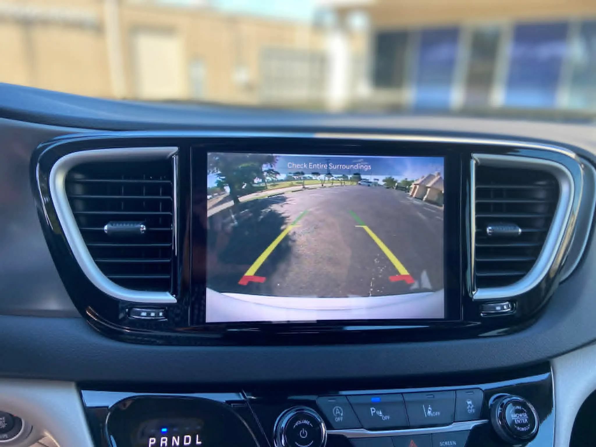 Used 2024 Chrysler Pacifica Touring-L FWD image 16
