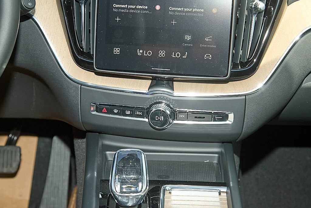 New 2026 Volvo XC60 B5 Plus w/ Climate Package AWD/4WD image 27