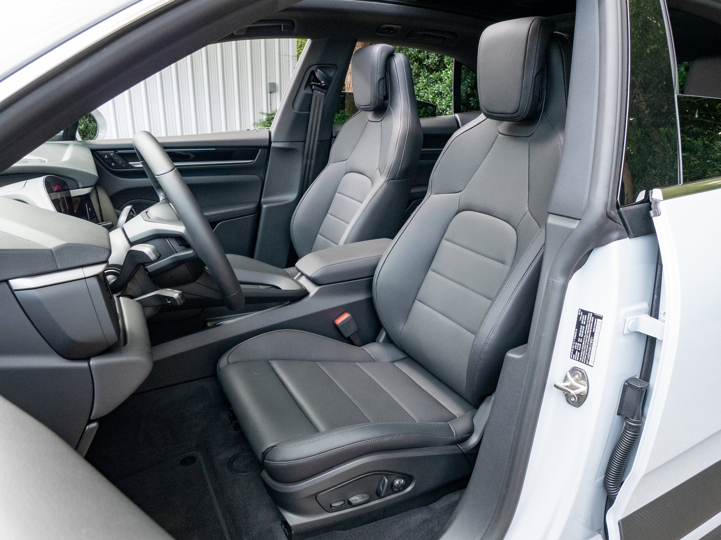 New 2025 Porsche Macan Electric RWD image 5