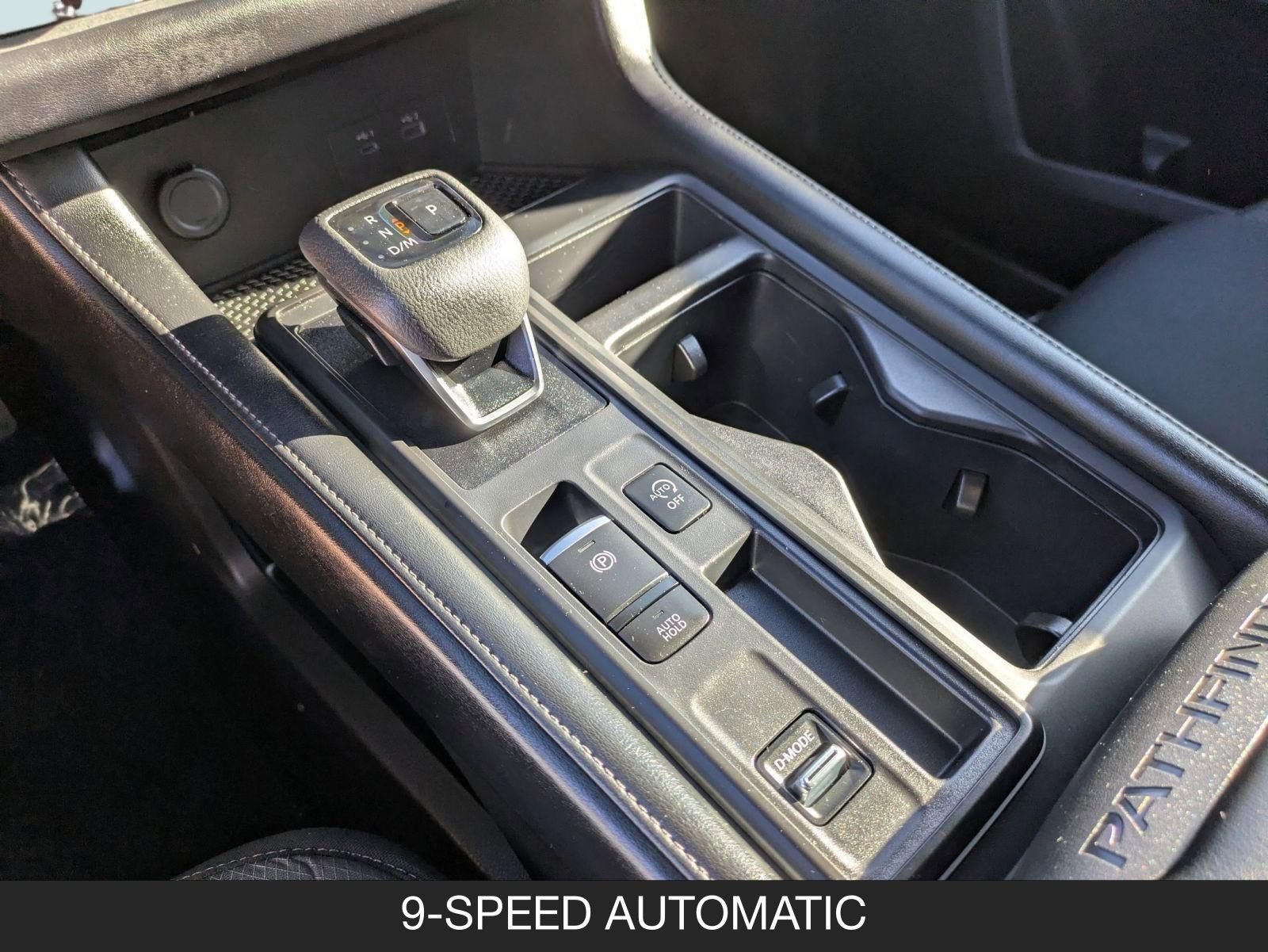 Used 2024 Nissan Pathfinder S image 16