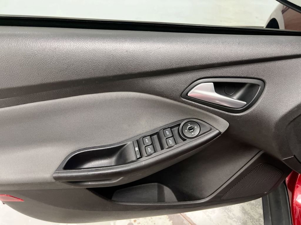 Used 2013 Ford Focus SE FWD image 19