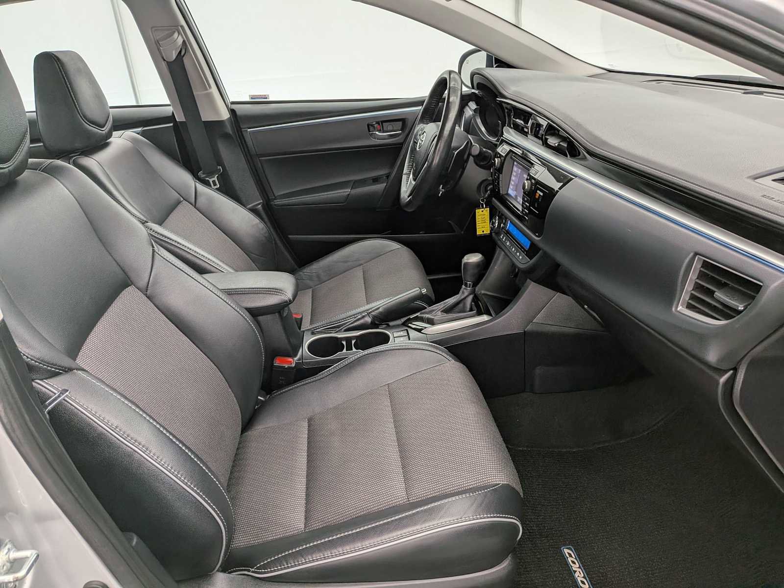 Used 2016 Toyota Corolla S image 22