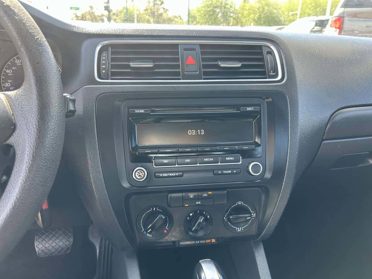 Used 2013 Volkswagen Jetta Base 4dr Sedan 6A image 13