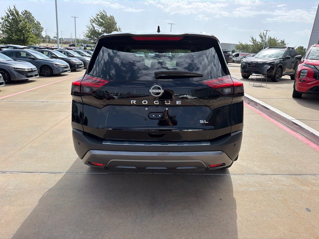 Used 2023 Nissan Rogue SL w/ SL Premium Package FWD image 4