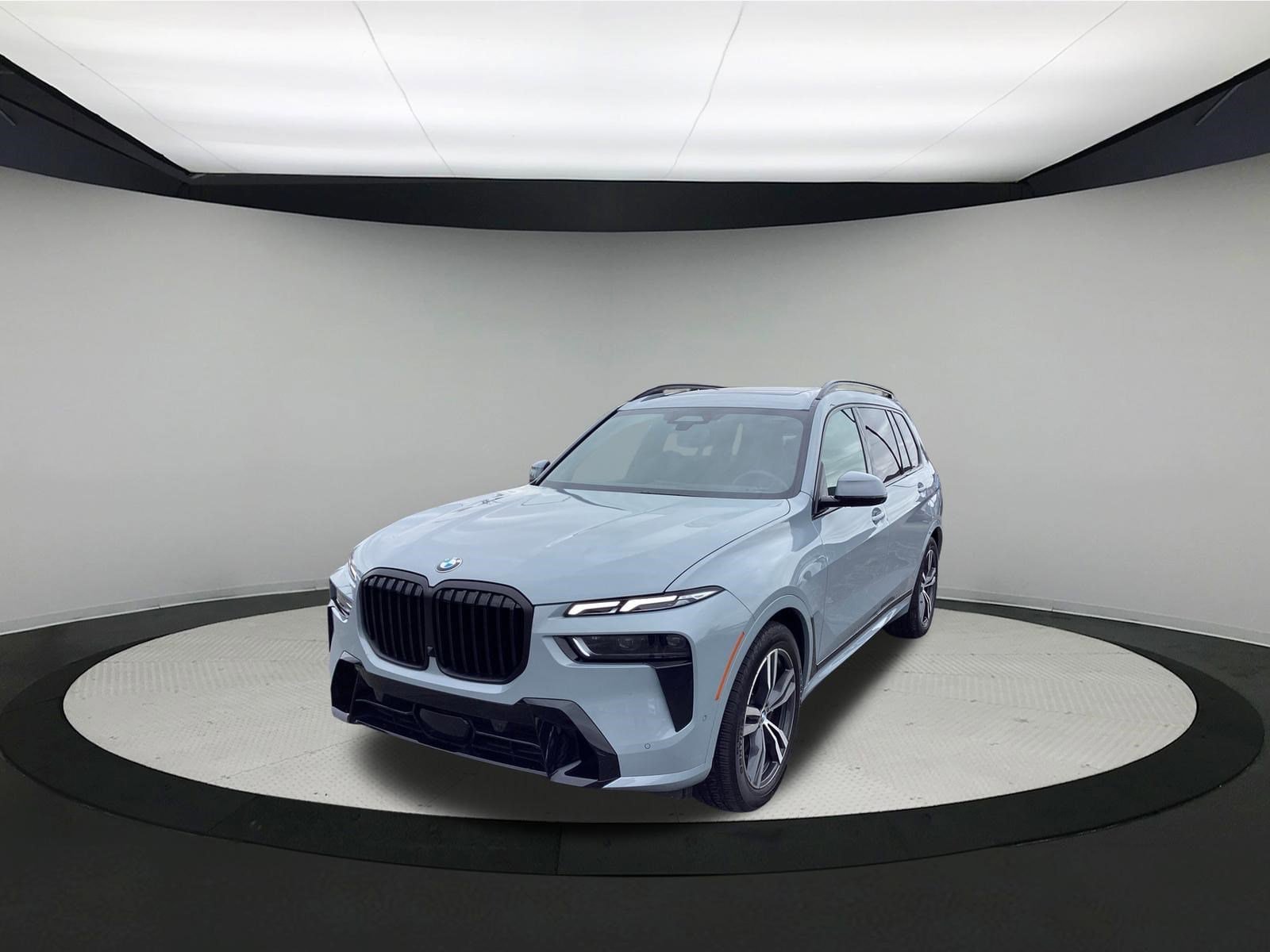 Used 2024 BMW X7 xDrive40i w/ M Sport Package AWD/4WD image 4