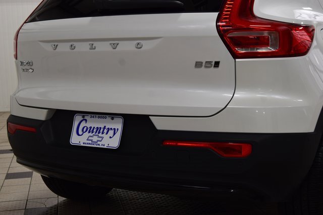 Used 2025 Volvo XC40 B5 Plus image 19