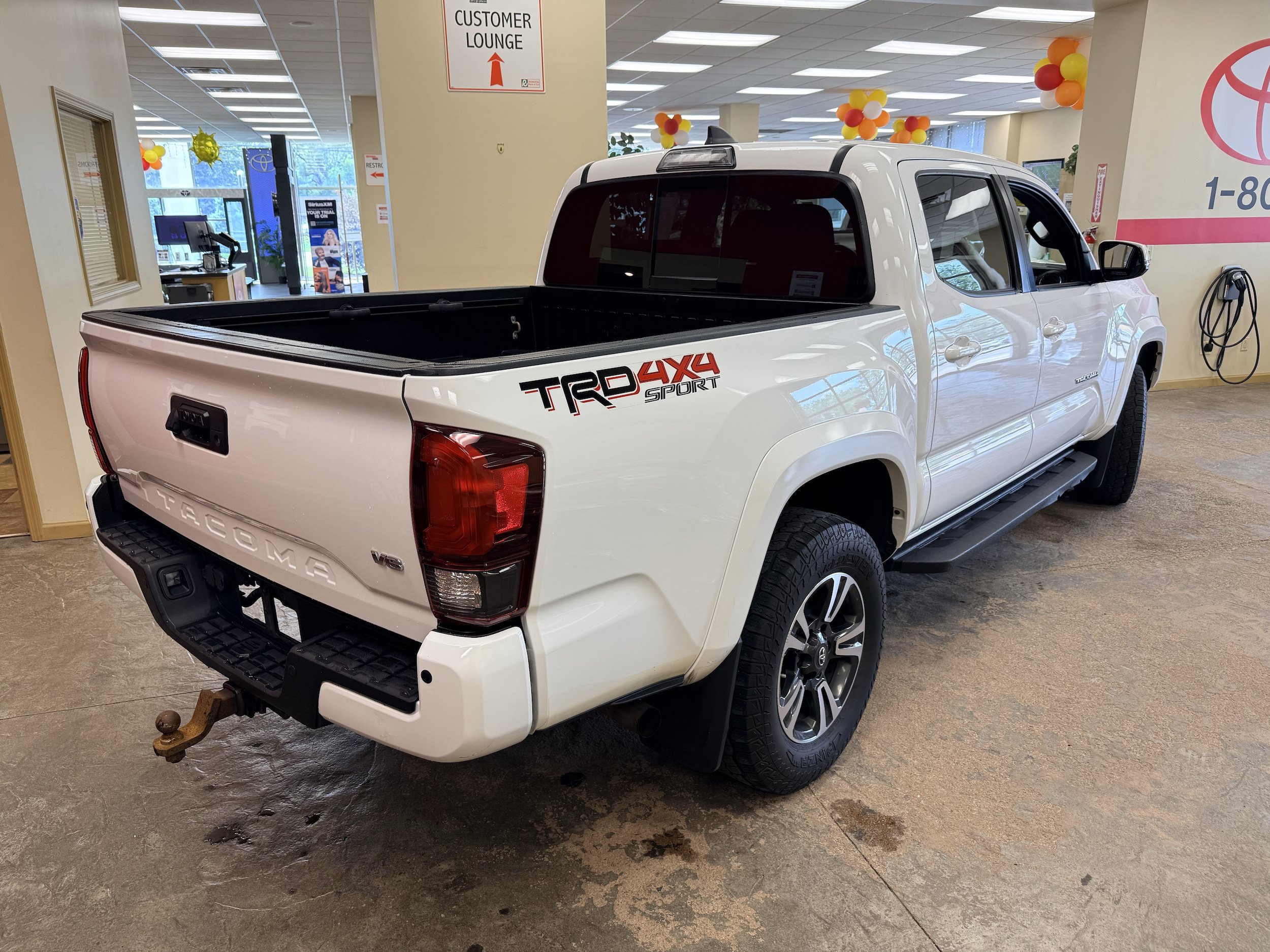 Used 2019 Toyota Tacoma TRD Sport w/ Technology Package AWD/4WD image 11