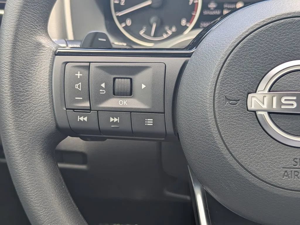 Certified 2023 Nissan Rogue SV FWD image 19