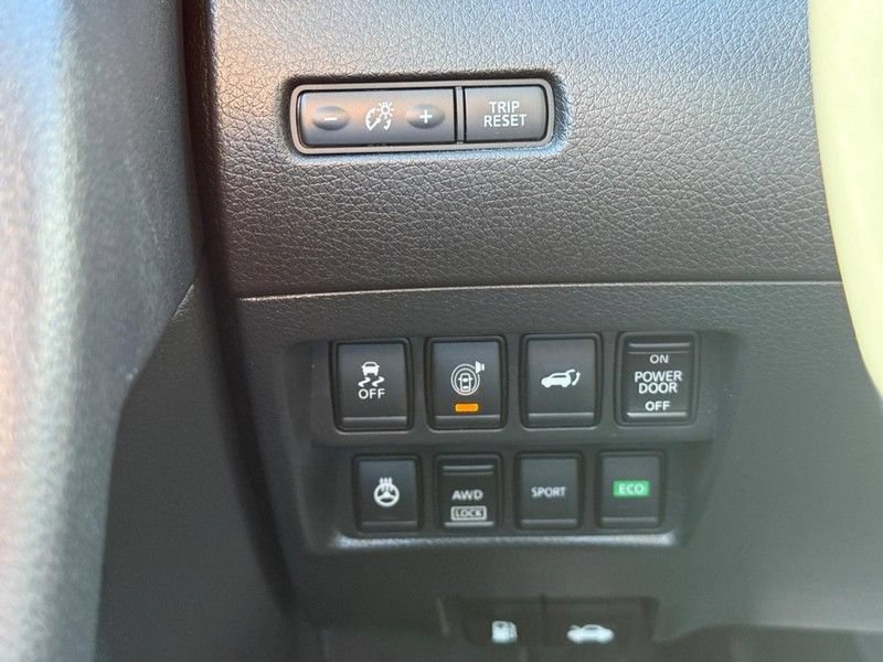 Used 2017 Nissan Rogue SV AWD/4WD image 30