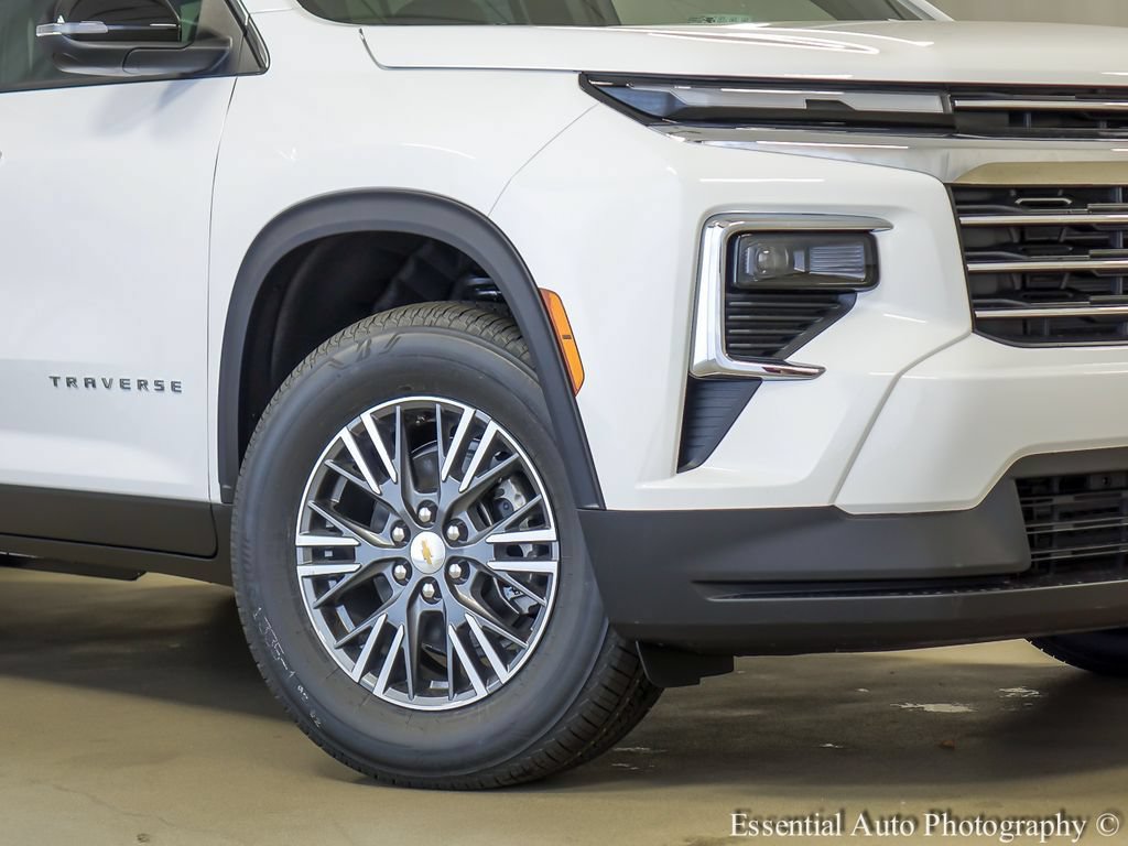 New 2026 Chevrolet Traverse LT w/ LPO, Floor Liner Package FWD image 4
