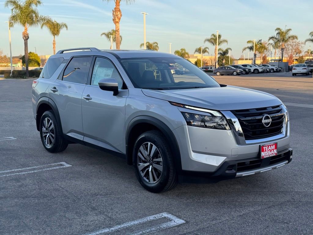 New 2025 Nissan Pathfinder SL image 2