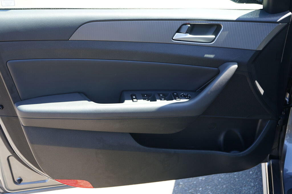 Used 2019 Hyundai Sonata Sport w/ Winter Weather Package FWD image 12