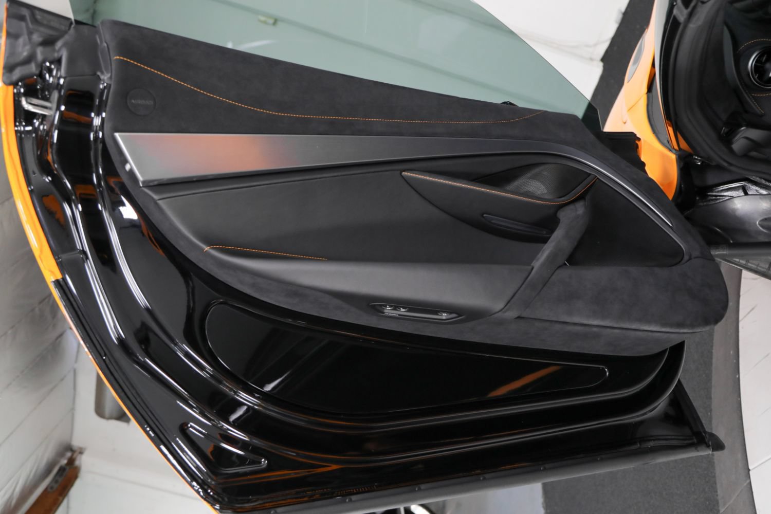 Used 2026 McLaren 750S Spider RWD image 45