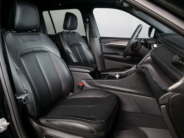 Used 2023 Jeep Grand Cherokee Overland image 11