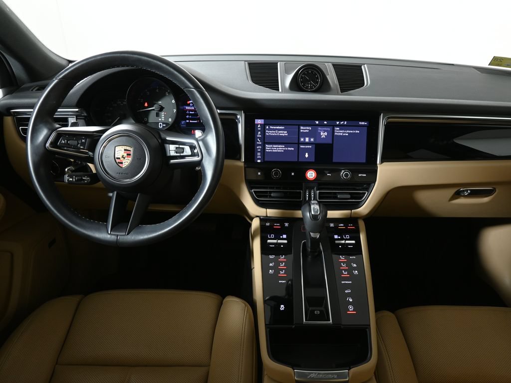 Used 2024 Porsche Macan AWD/4WD image 16