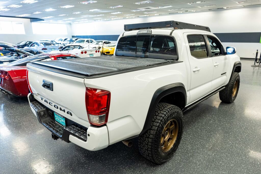 Used 2017 Toyota Tacoma TRD Off-Road image 6