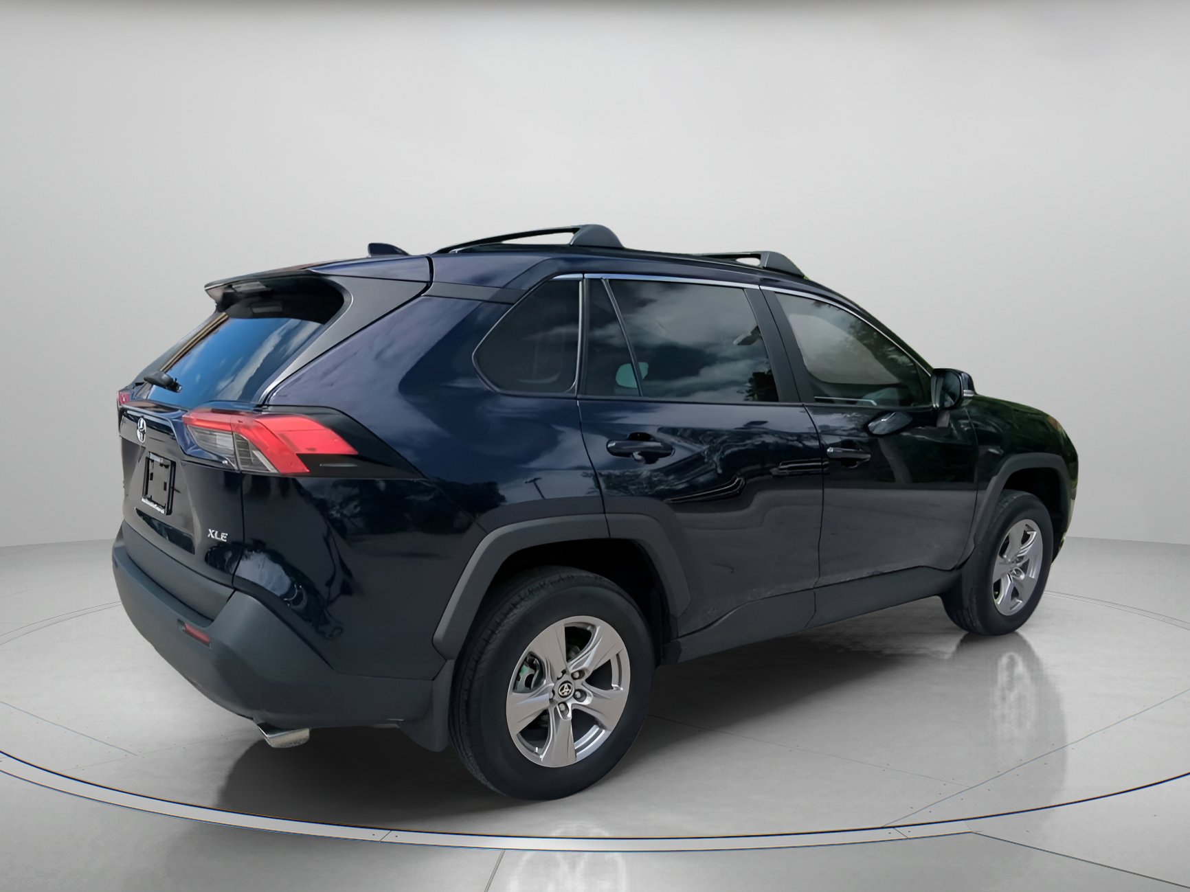 Used 2025 Toyota RAV4 XLE w/ Convenience Package FWD image 30