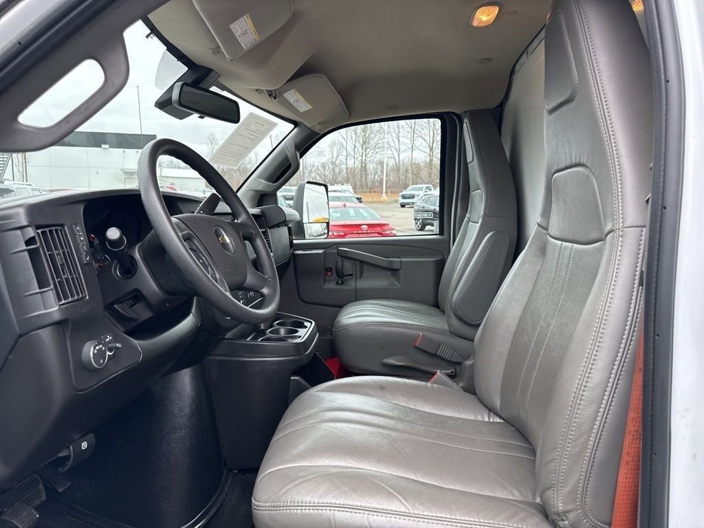 Used 2024 Chevrolet Express 3500 w/ Power Convenience Package image 9