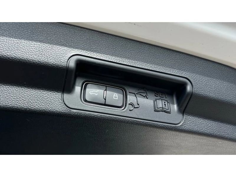 Used 2020 Ford Explorer ST w/ Premium Technology Package image 27