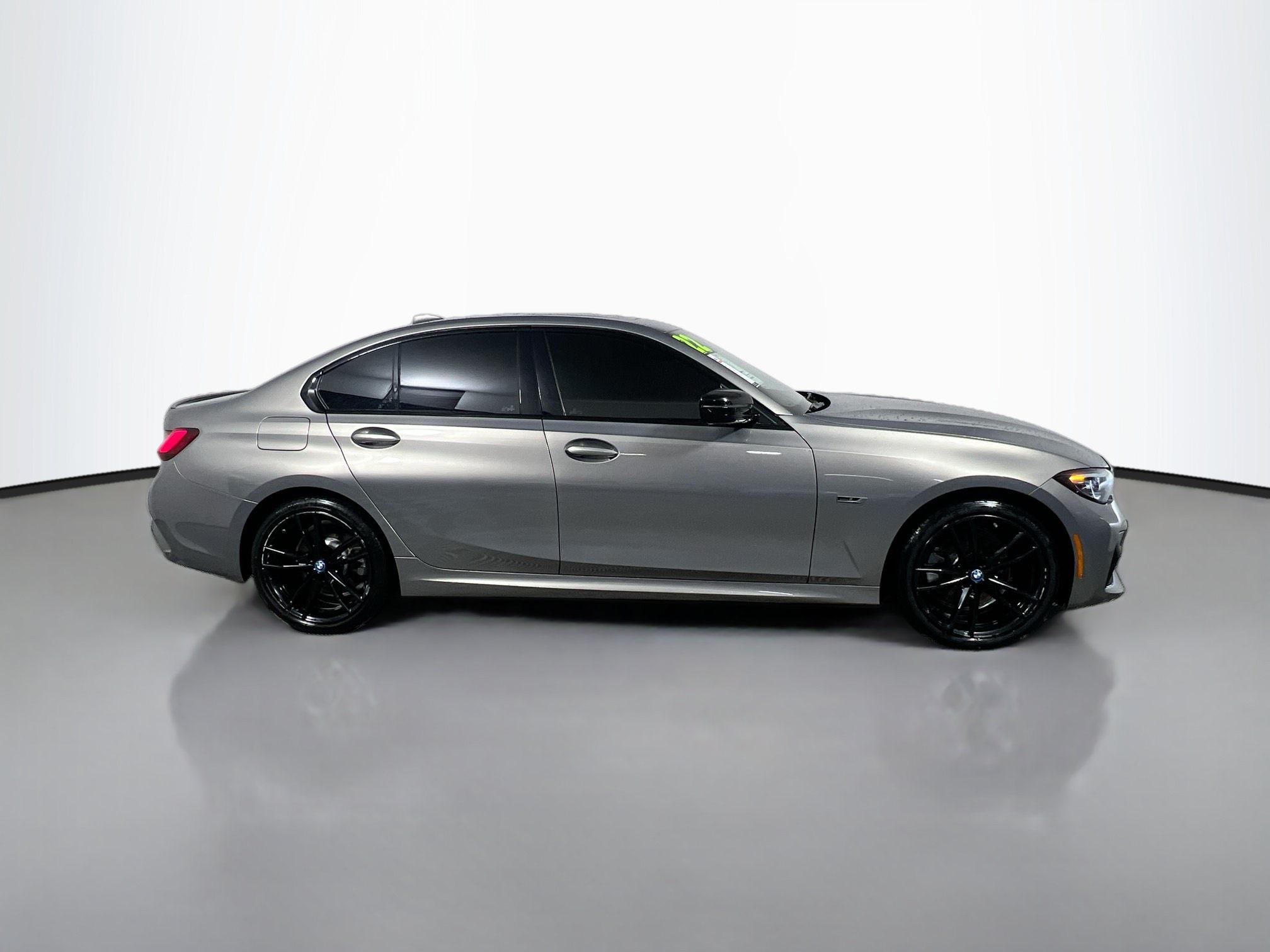 Used 2022 BMW 330e w/ M Sport Package RWD image 3