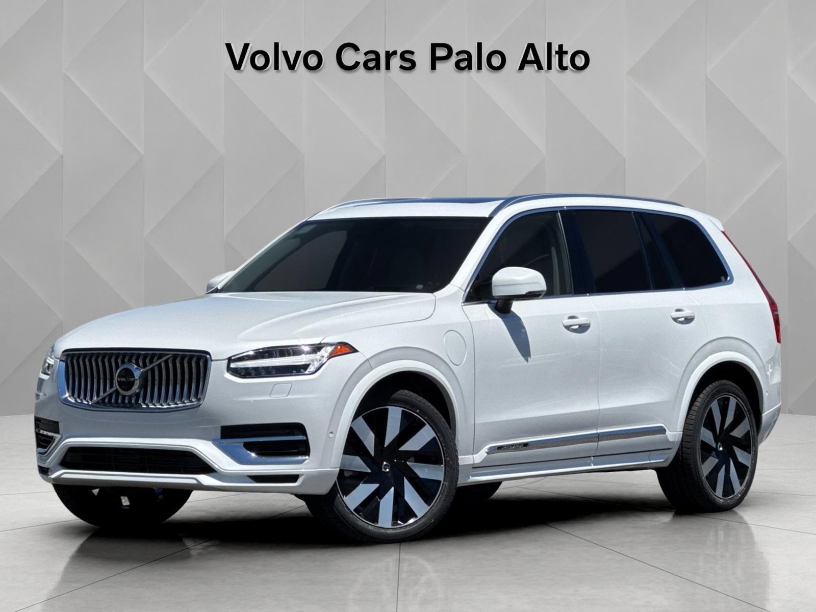 Certified 2023 Volvo XC90 T8 Ultimate w/ Protection Package Premier AWD/4WD image 2
