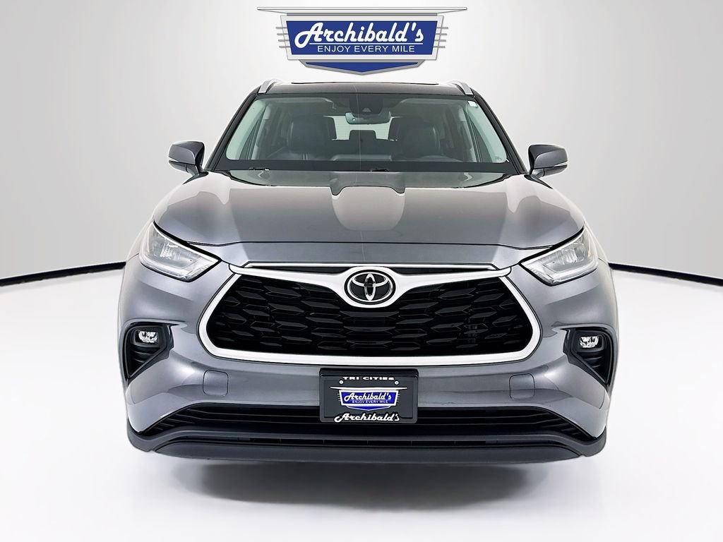 Used 2021 Toyota Highlander XLE image 2