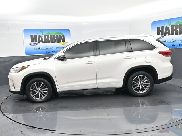 Used 2018 Toyota Highlander XLE FWD image 2