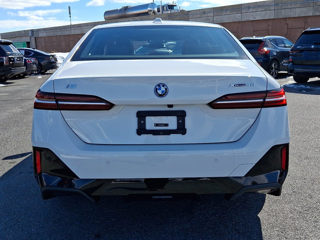 Certified 2025 BMW i5 xDrive40 w/ M Sport Package image 5