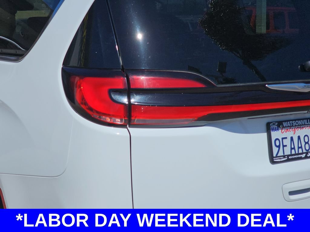Used 2023 Chrysler Pacifica Limited FWD image 43