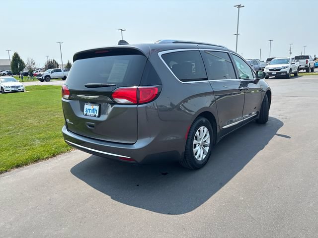 Used 2019 Chrysler Pacifica Touring-L FWD image 4