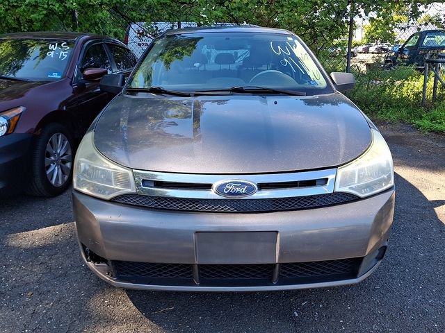 Used 2011 Ford Focus SE FWD image 2
