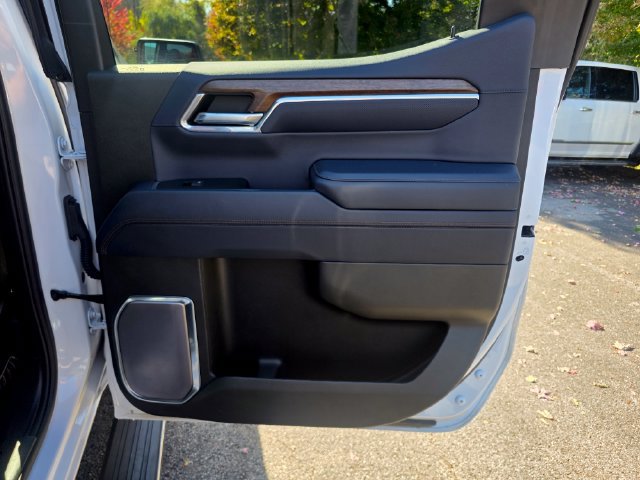 Used 2023 Chevrolet Silverado 1500 High Country w/ High Country Premium Package AWD/4WD image 15