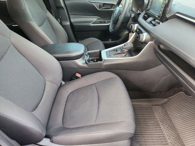 Used 2022 Toyota RAV4 LE image 10