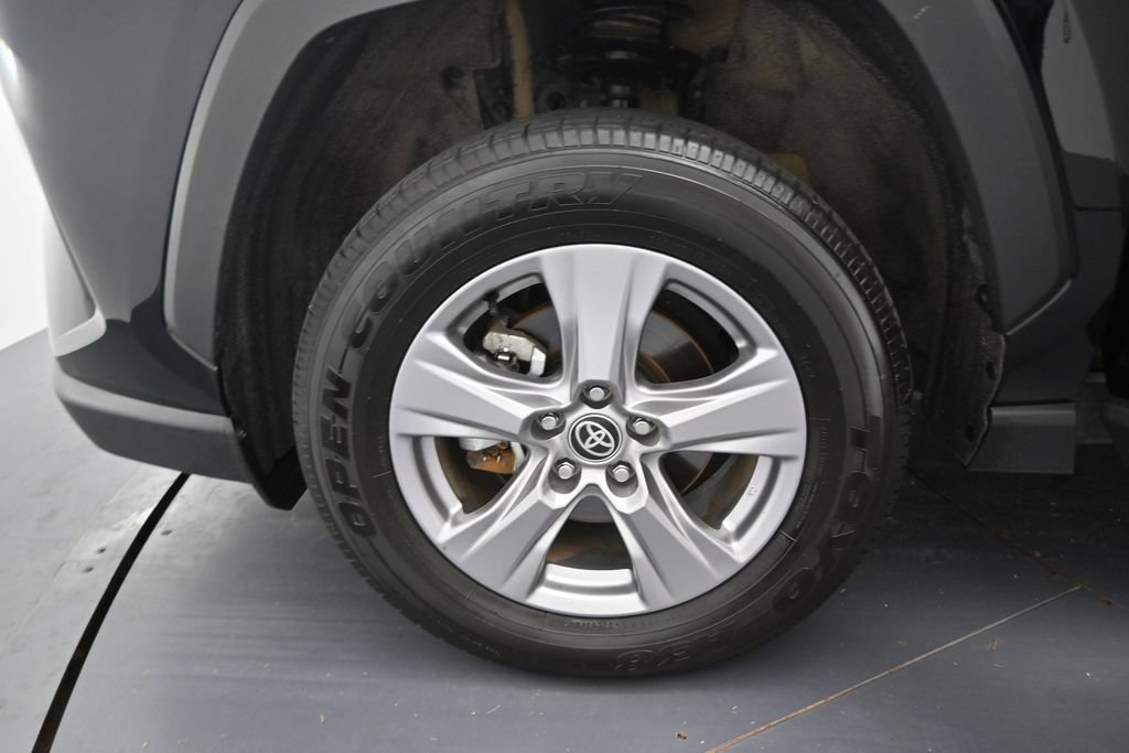 Used 2025 Toyota RAV4 XLE FWD image 41