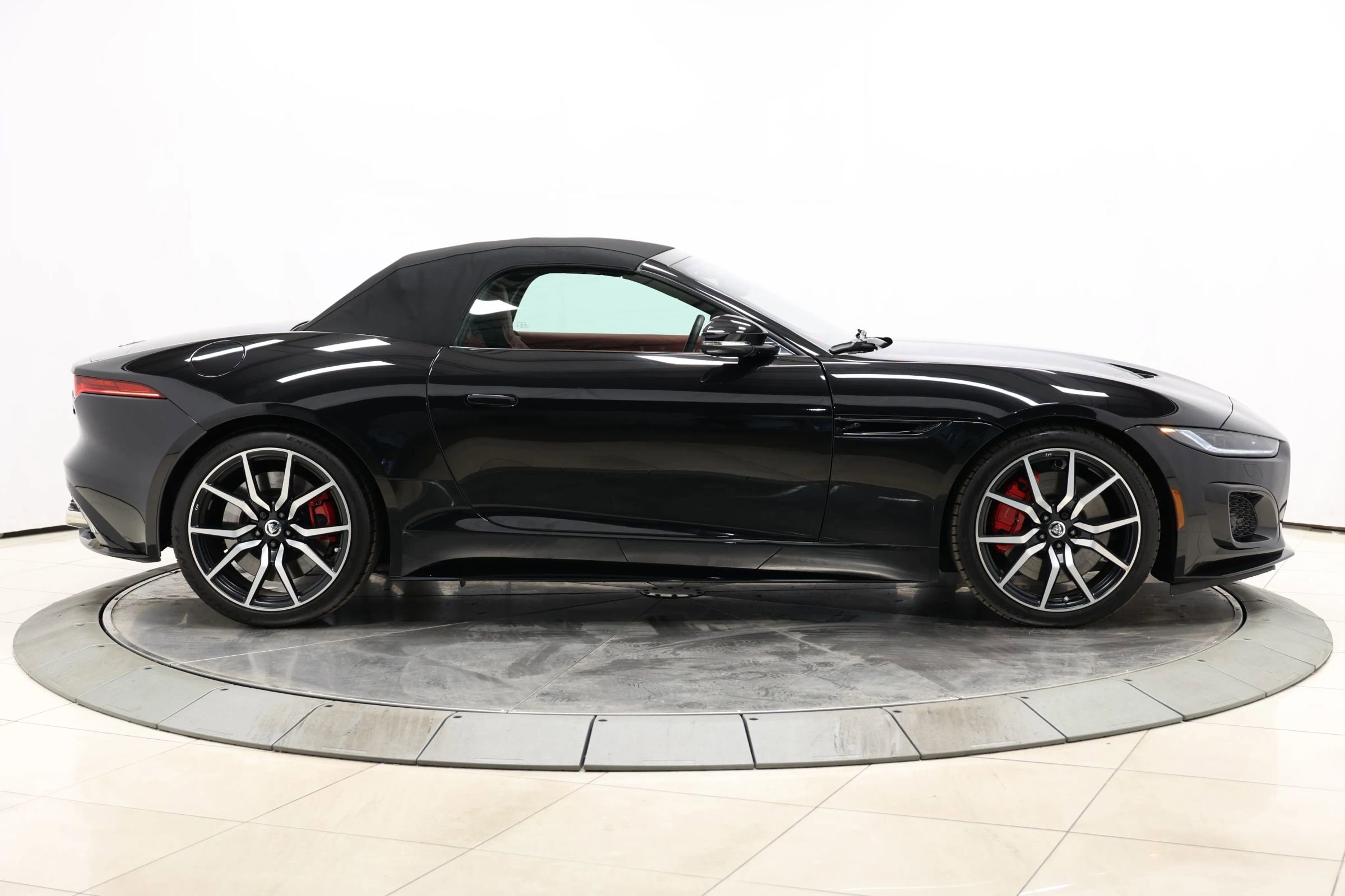 Used 2023 Jaguar F-TYPE R image 70