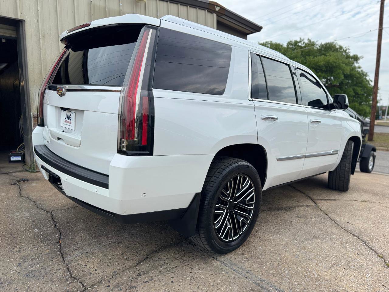 Used 2019 Cadillac Escalade Luxury RWD image 5