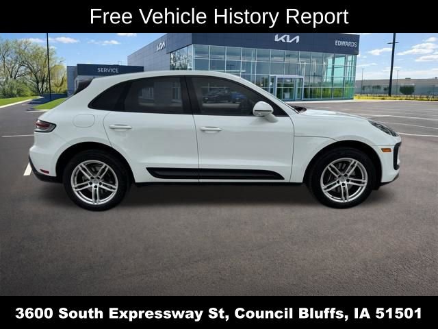 Used 2022 Porsche Macan AWD/4WD image 2