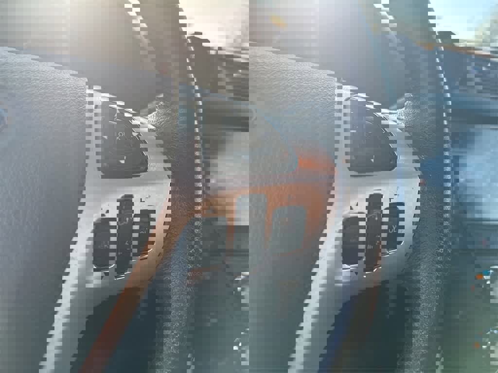 Used 2015 Ford Explorer XLT w/ Equipment Group 202A image 10